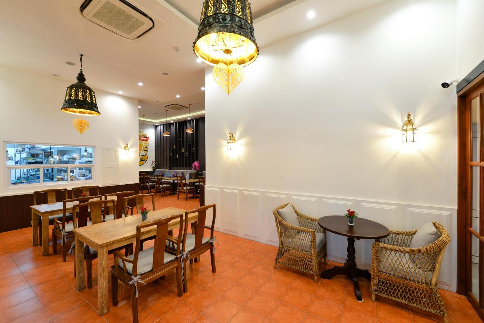 Villa De Pranakorn Bangkok Exteriér fotografie Interior of a Thai restaurant