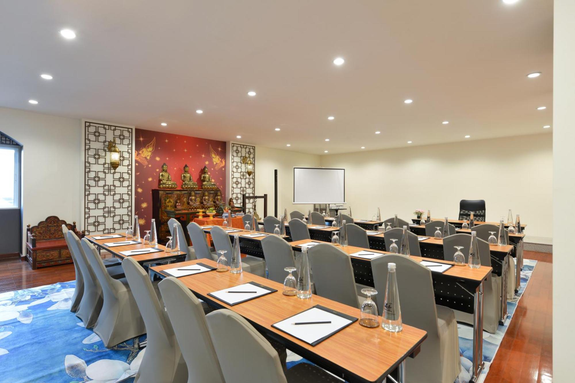 Villa De Pranakorn Bangkok Exteriér fotografie Meeting room at the hotel