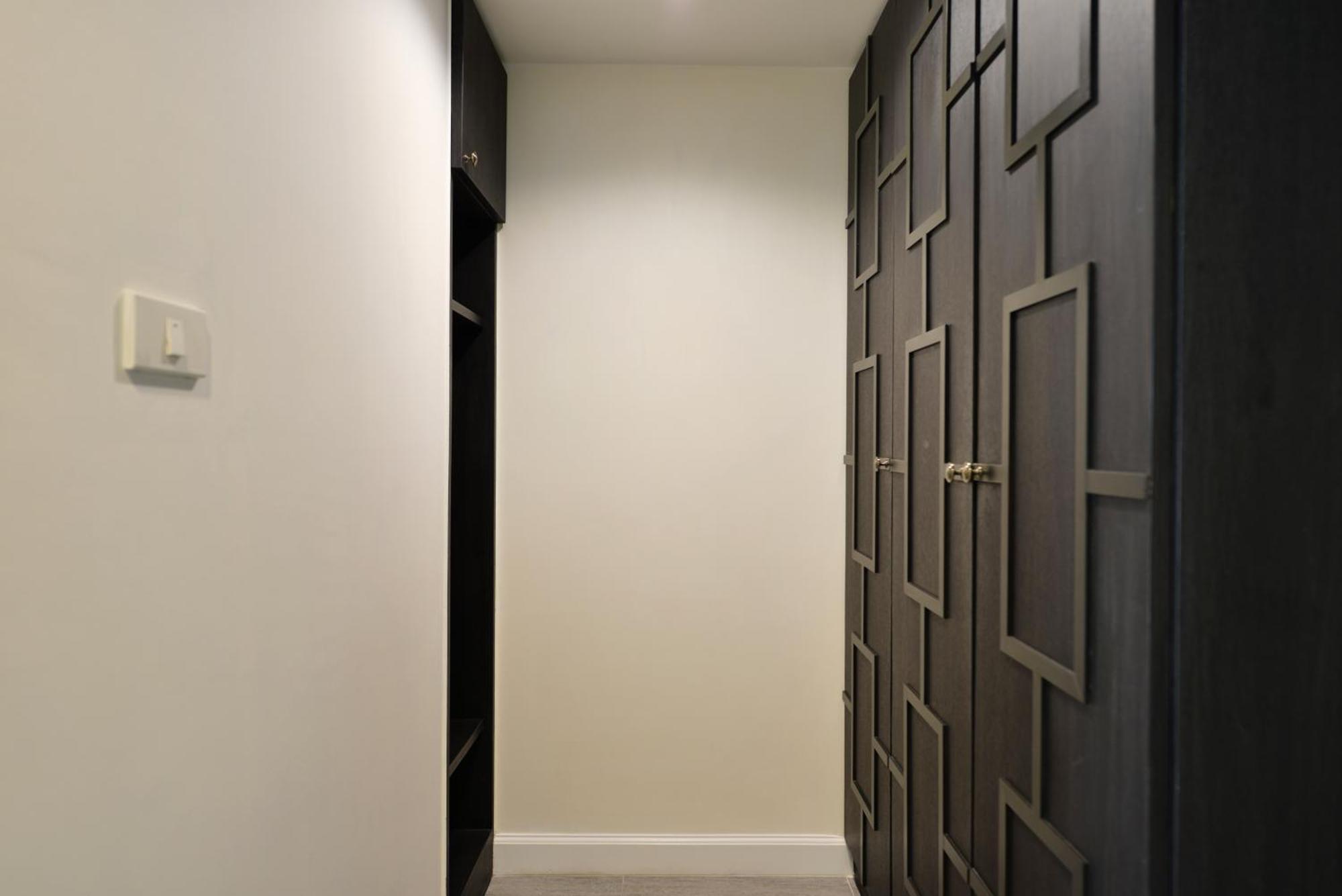 Villa De Pranakorn Bangkok Exteriér fotografie A typical residential locker room at the University of Toronto